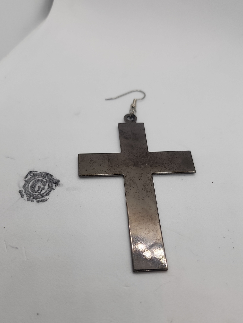 GASOLINE GLAMOUR FLAT CROSS EARRING